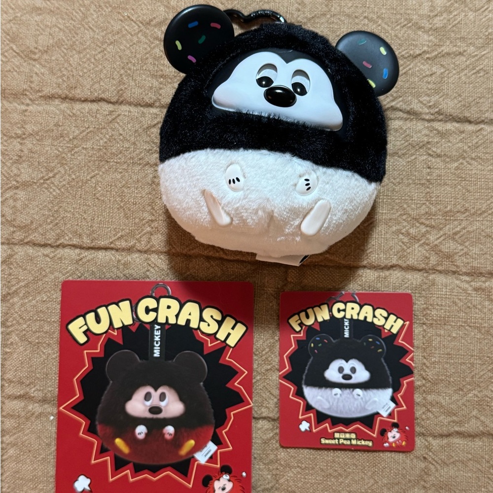 MINISO “ Fun Crash” Mickey plush pendant